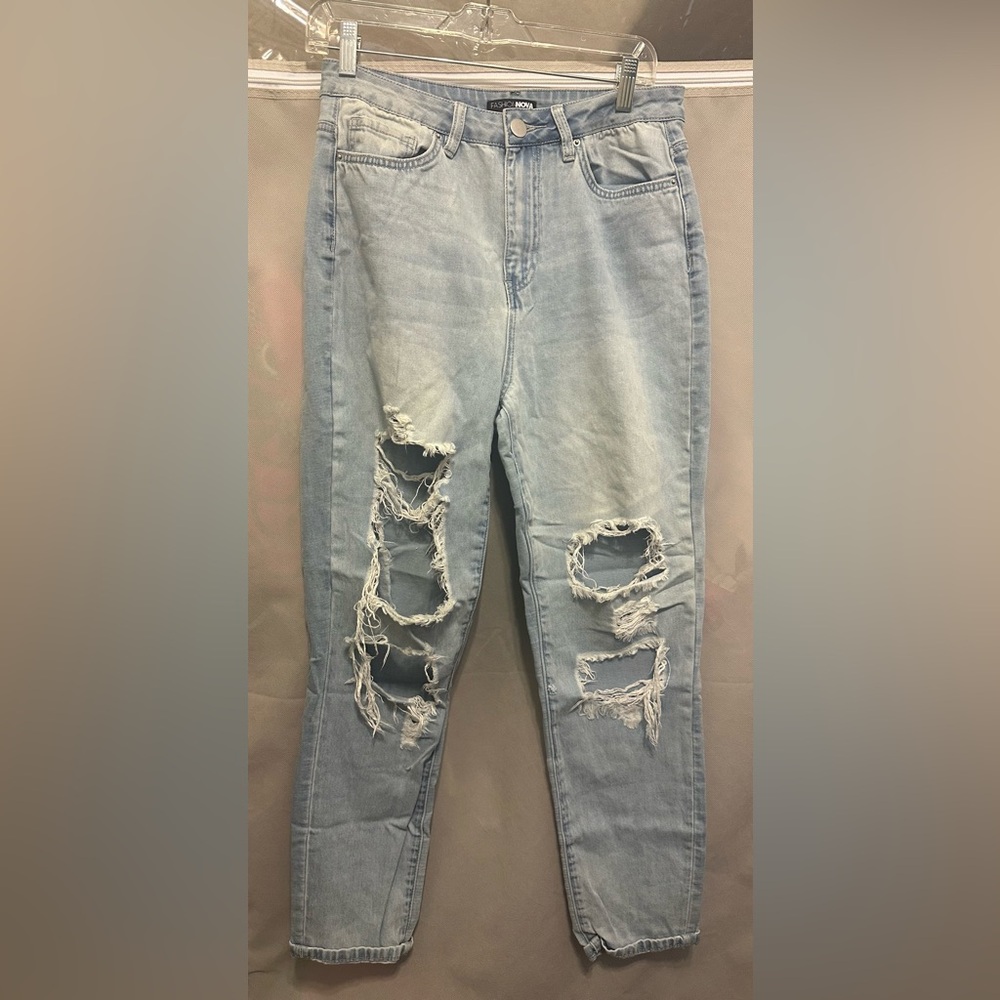 Fashion Nova Boyfriend Jeans Distressed Style